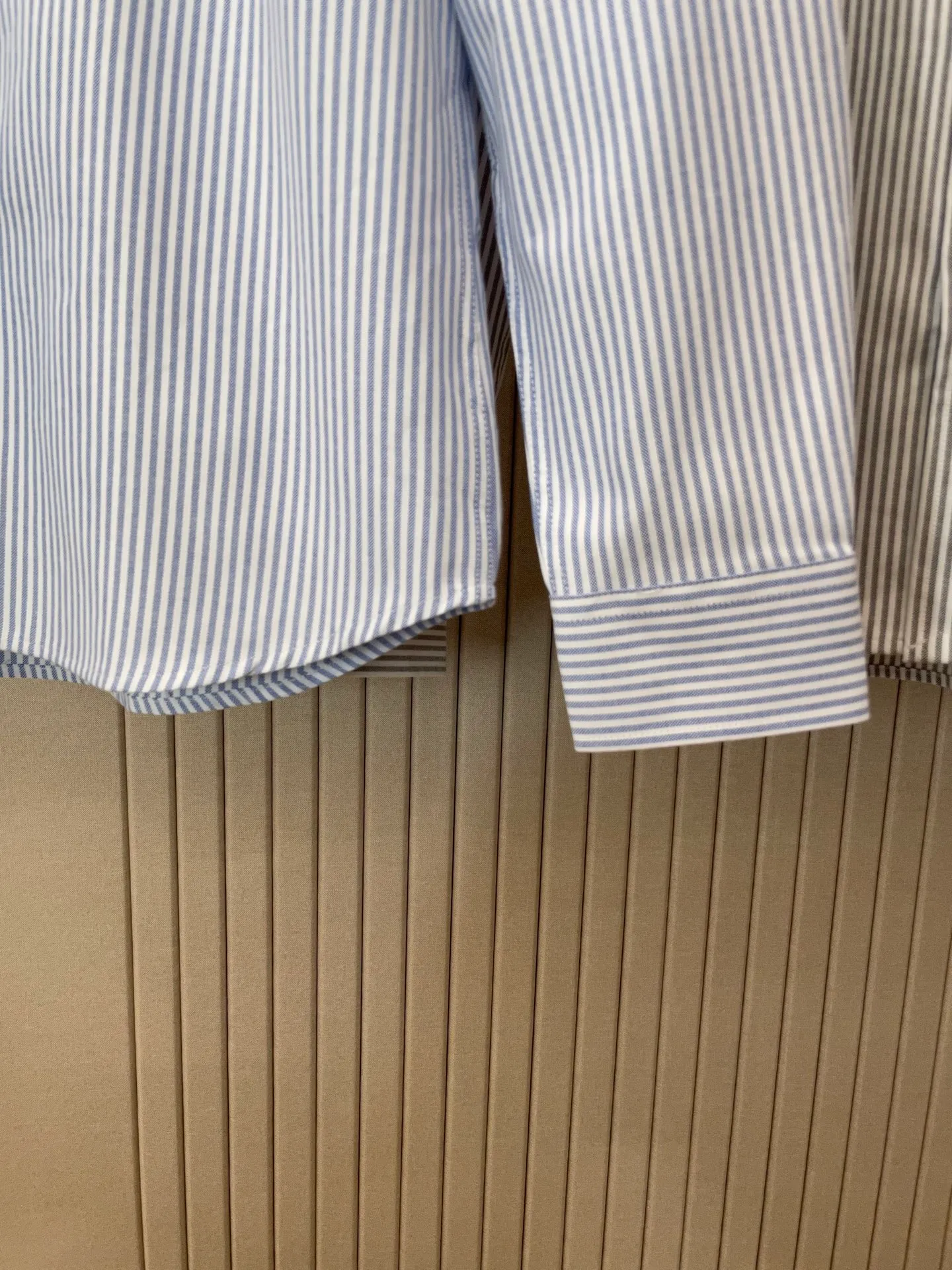 P220 🌸🌸🌸 POLO Ralph Lauren [High Quality] Classic shirt! The classic casual shirt made of pure cotton Oxford cloth has a unique design. It has a simple, clean and classic silhouette design. It is a versatile style that can be switched at will. The fabric feels soft and delicate, highly breathable, and is close to the skin and comfortable to wear. It can be worn alone as an inner layer. Its versatile performance is beyond your imagination! The upper body of the ready-to-wear is simple and classic yet elegant! Size:M-XXL